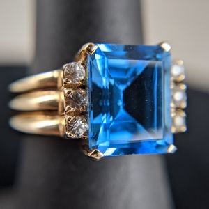 14K Yellow Gold Ring Bright Blue Stone & Accents
